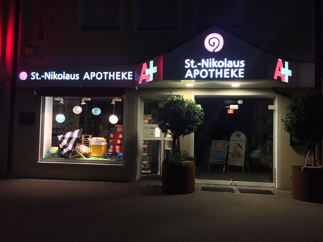 Werbeanlage St.Nikolaus Apotheke dekupiert 1