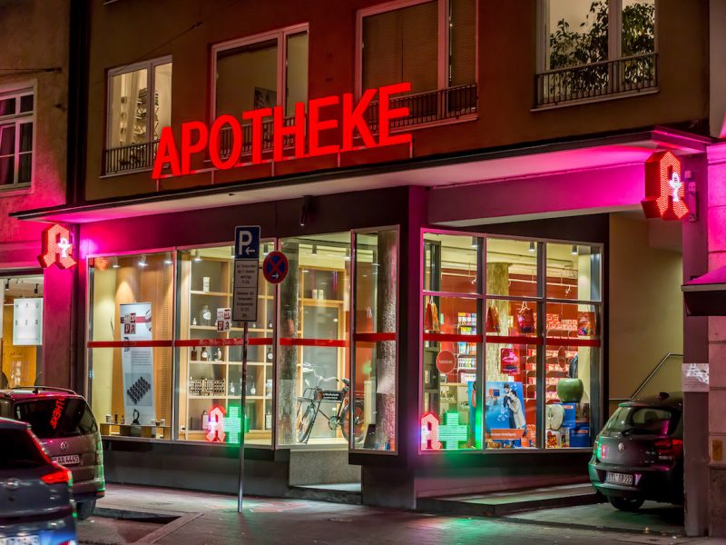 Apotheken A beleuchtet in LED Schmid Werbesysteme