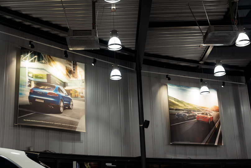 LED Beleuchtung Autohaus Wände