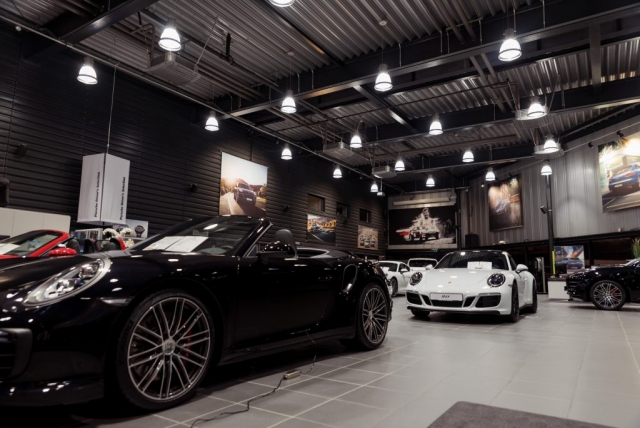 Beleuchtung Porsche Autohaus Innen