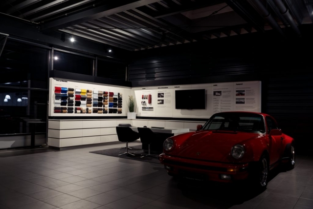 Farbwand Konfigurationswand Porsche Beleuchtung