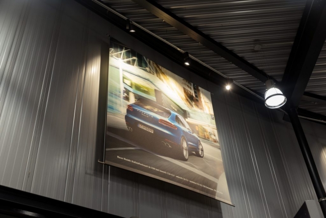 LED Beleuchtung Wandposter Autohaus