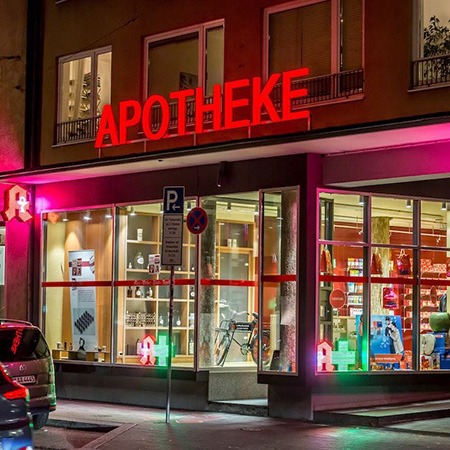 LED-Leuchtbuchstaben-Leuchtreklame-Apotheke-A-Beleuchtet-München